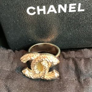🔥 CHANEL Ring Gold Metal Huge Rare CC Logo Classic Modern Soft Gold Band Women